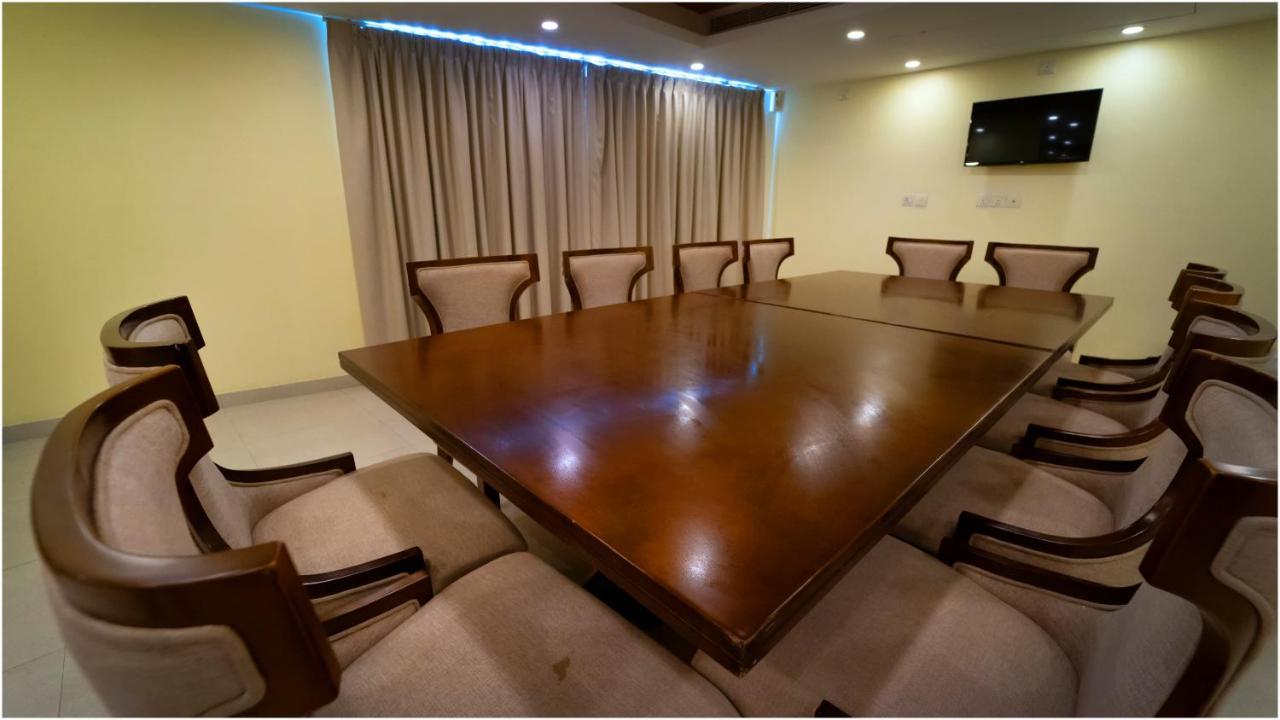 Vivin Luxury Suites Thiruvananthapuram Exterior foto